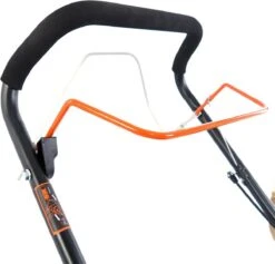 FUXTEC Grasmaaier Benzine - 46cm - Zelfrijdend / Zelftrekkend / Achterwielaandrijving - Mulchfunctie - Opvangbak 50L - FX-RM4646 20 FUXTEC Grasmaaier Benzine - 46cm - Zelfrijdend / Zelftrekkend / Achterwielaandrijving - Mulchfunctie - Opvangbak 50L - FX-RM4646 -Gardena Winkel 1200x1150 1