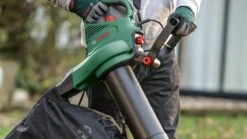 Bosch UniversalGardenTidy 3000 Bladblazer - Op Snoer - 3000 W 17 Bosch UniversalGardenTidy 3000 Bladblazer - Op Snoer - 3000 W -Gardena Winkel 1200x675 9